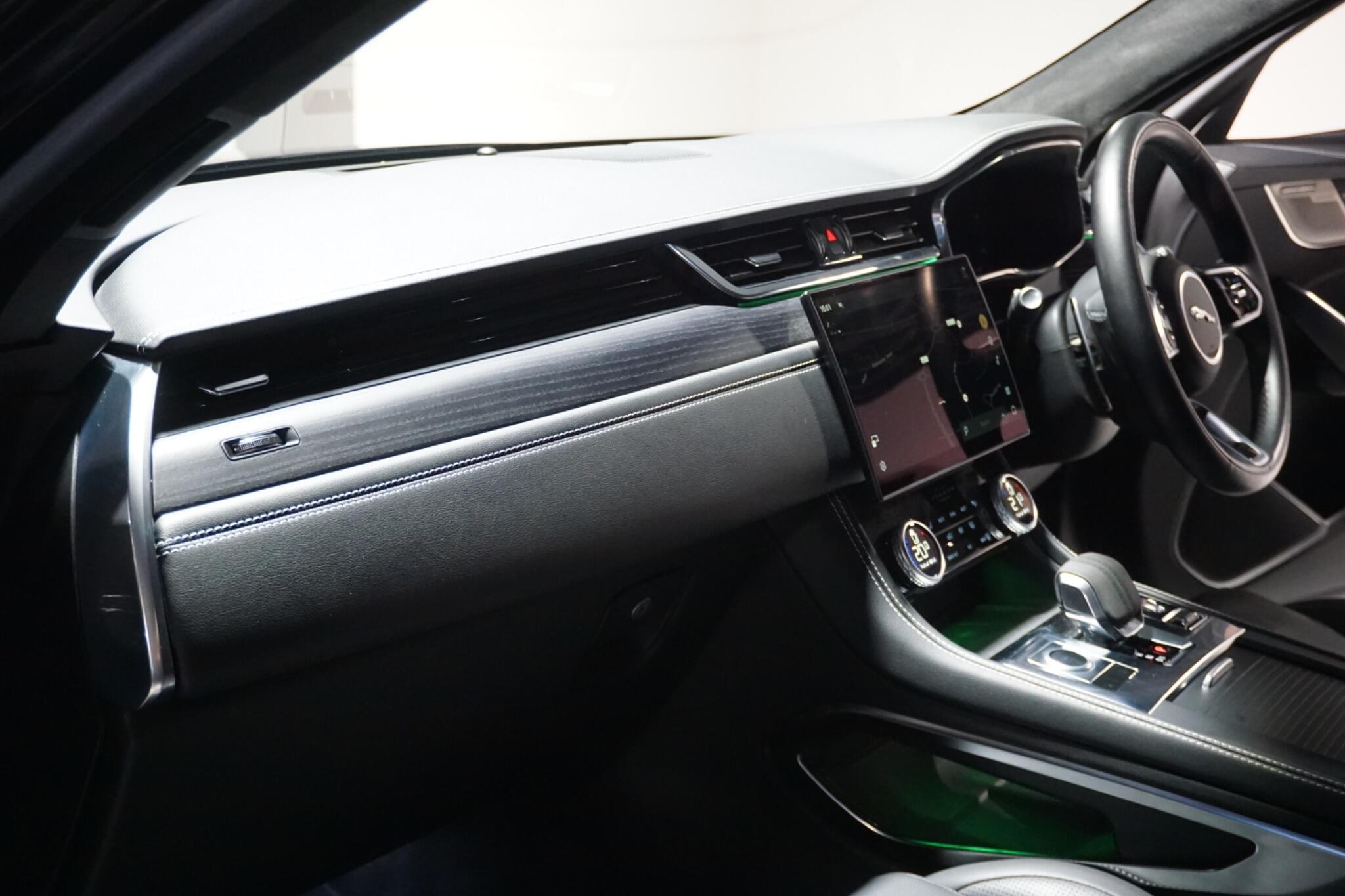 Jaguar F-PACE 3.0 D300 MHEV R-Dynamic HSE Black SUV 5dr Diesel Auto AWD Euro 6 (s/s) (300 ps)